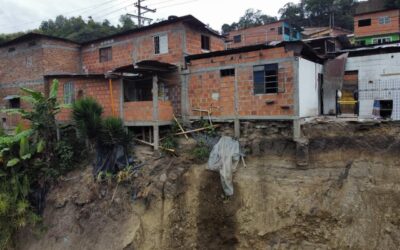 Invías intensifica atención por emergencia en la vía Cajamarca – Calarcá