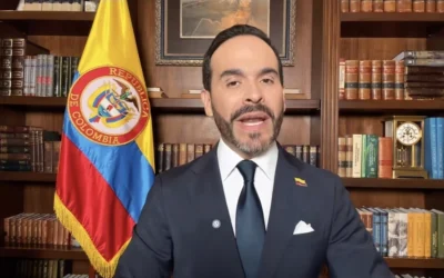 Profesionales colombianos claman a De la Espriella por bloqueo de visas hacia EE. UU.