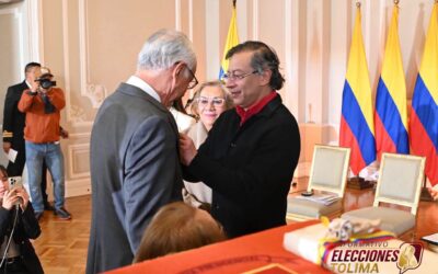 Ministro Guillermo Alfonso Jaramillo recibe la Orden de Boyacá