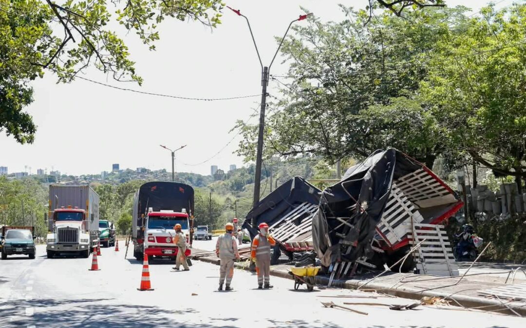 Ibagué recupera alumbrado tras accidente en La Cartagena