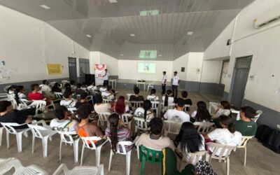 Jóvenes del Tolima aprenden a identificar riesgos del contrabando