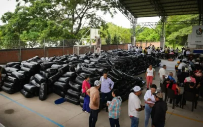 Suárez recibe 125 toneladas de alimento para ganado afectado por los incendios